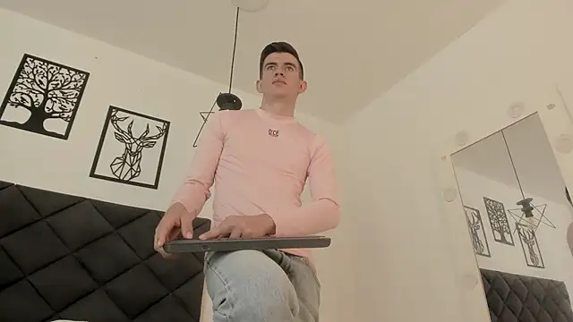 Snapshot of MikaelSlow chatting on February 8, 6:22 am MikaelSlow online show from February 8, 6:22 am