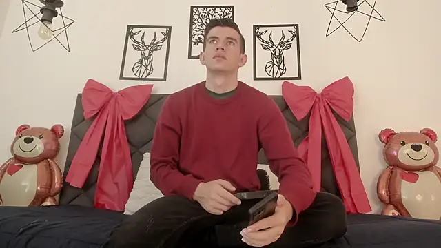 Snapshot of MikaelSlow chatting on February 13, 4:32 am MikaelSlow online show from February 13, 4:32 am