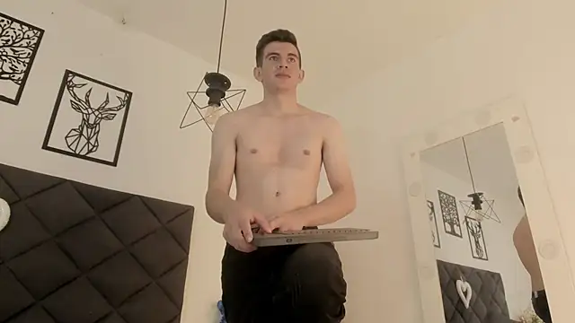 Snapshot of MikaelSlow chatting on February 20, 7:34 am MikaelSlow online show from February 20, 7:34 am