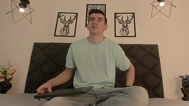 Snapshot of MikaelSlow chatting on February 23, 9:26 pm MikaelSlow online show from February 23, 9:26 pm