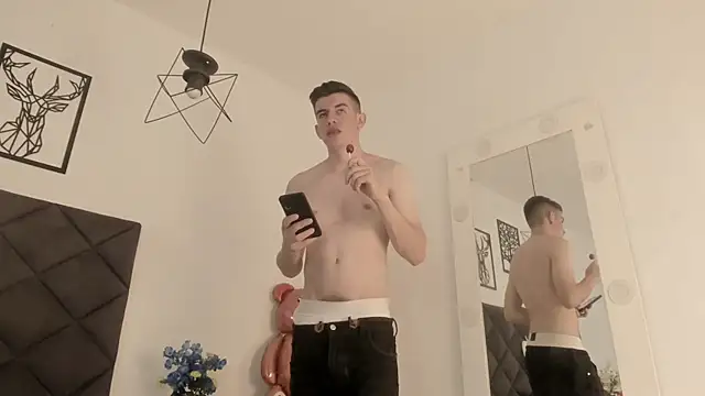 Snapshot of MikaelSlow chatting on February 27, 8:50 am MikaelSlow online show from February 27, 8:50 am