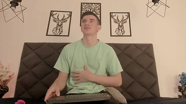 Snapshot of MikaelSlow chatting on March 10, 5:00 am MikaelSlow online show from March 10, 5:00 am