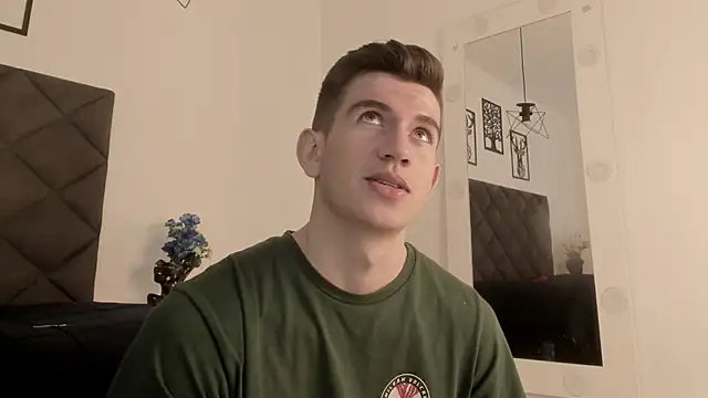 Snapshot of MikaelSlow chatting on March 11, 7:26 am MikaelSlow online show from March 11, 7:26 am