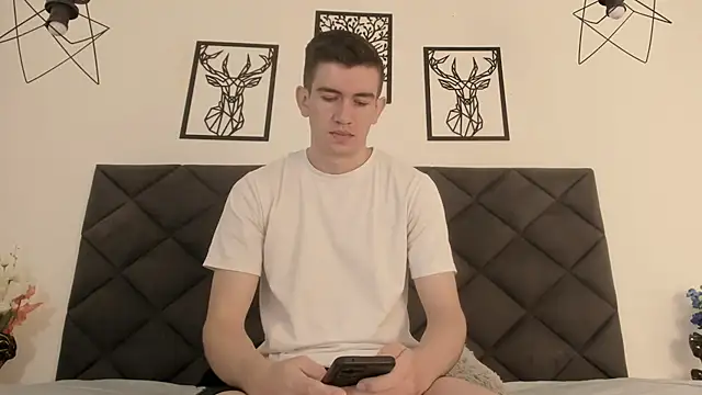 Snapshot of MikaelSlow chatting on March 12, 7:13 am MikaelSlow online show from March 12, 7:13 am