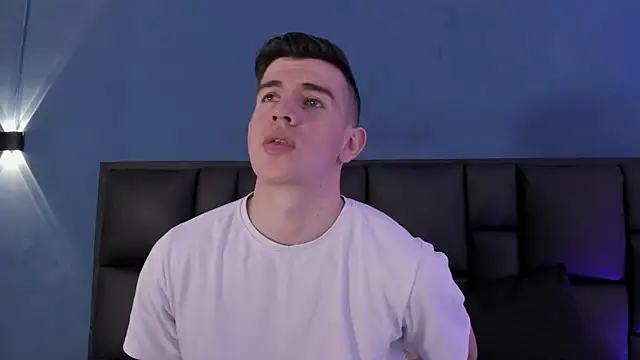 Snapshot of MikaelSlow chatting on September 17, 4:47 am MikaelSlow online show from September 17, 4:47 am