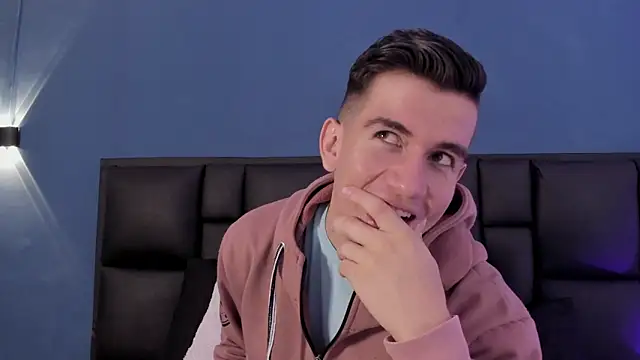 Snapshot of MikaelSlow chatting on October 2, 4:19 am MikaelSlow online show from October 2, 4:19 am