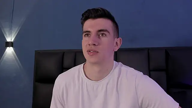 Snapshot of MikaelSlow chatting on October 6, 3:15 am MikaelSlow online show from October 6, 3:15 am