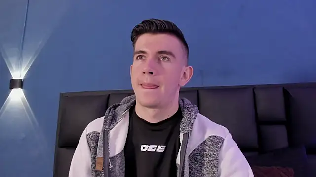 Snapshot of MikaelSlow chatting on October 10, 3:49 am MikaelSlow online show from October 10, 3:49 am