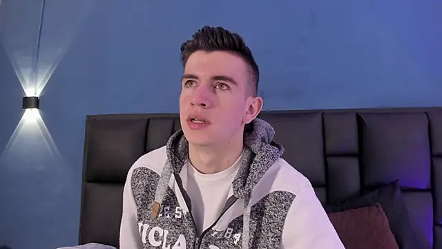 Snapshot of MikaelSlow chatting on October 14, 4:24 am MikaelSlow online show from October 14, 4:24 am