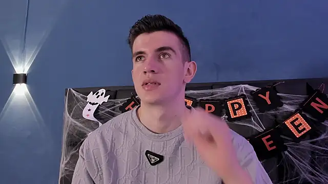 Snapshot of MikaelSlow chatting on October 24, 3:47 am MikaelSlow online show from October 24, 3:47 am