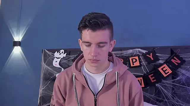 Snapshot of MikaelSlow chatting on October 28, 4:05 am MikaelSlow online show from October 28, 4:05 am