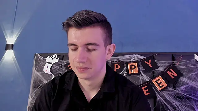 Snapshot of MikaelSlow chatting on November 1, 4:25 am MikaelSlow online show from November 1, 4:25 am