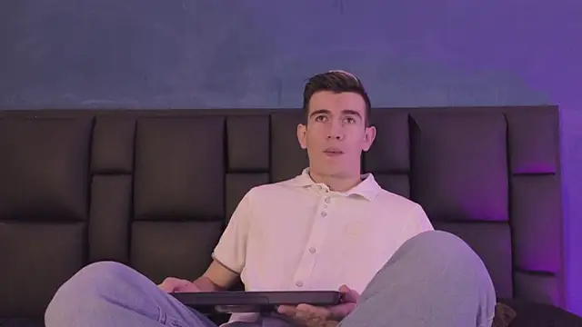 MikaelSlow online show from March 25, 4:29 am