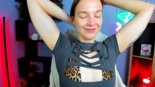 kenzie x online show from October 31, 7:42 am