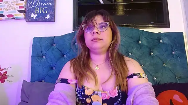 Snapshot of EmmaCoxx chatting on January 22, 8:18 am EmmaCoxx online show from January 22, 8:18 am