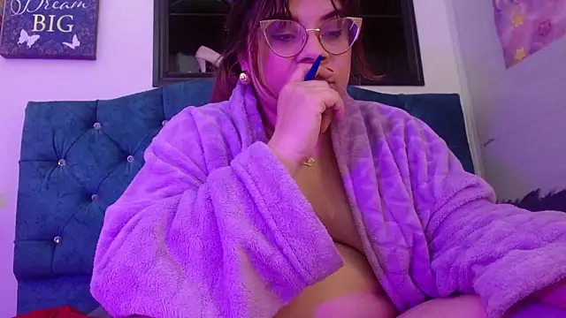 Snapshot of EmmaCoxx chatting on January 23, 11:15 pm EmmaCoxx online show from January 23, 11:15 pm