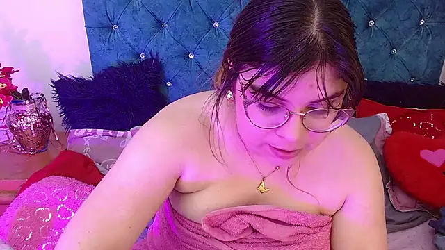 Snapshot of EmmaCoxx chatting on January 31, 10:52 pm EmmaCoxx online show from January 31, 10:52 pm