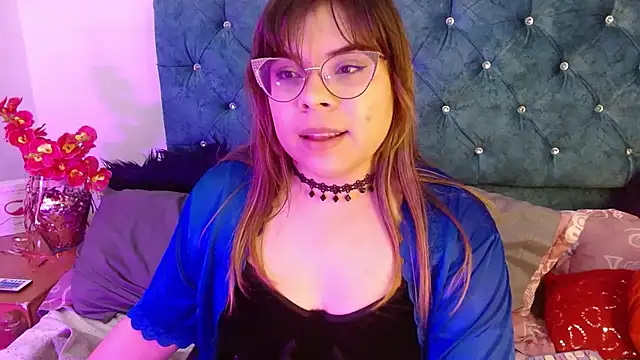 Snapshot of EmmaCoxx chatting on February 2, 8:46 am EmmaCoxx online show from February 2, 8:46 am