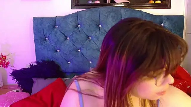 Snapshot of EmmaCoxx chatting on February 2, 9:34 pm EmmaCoxx online show from February 2, 9:34 pm