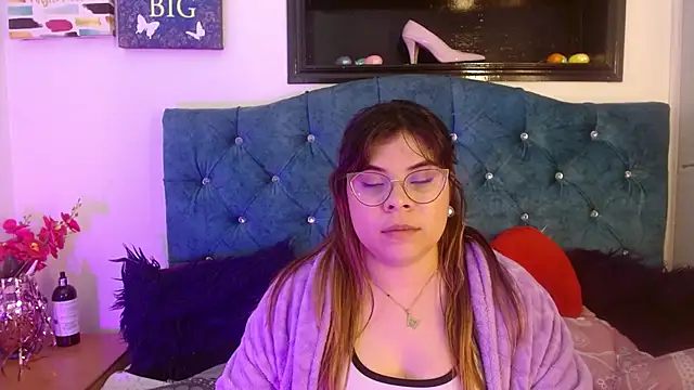 Snapshot of EmmaCoxx chatting on February 8, 12:06 pm EmmaCoxx online show from February 8, 12:06 pm