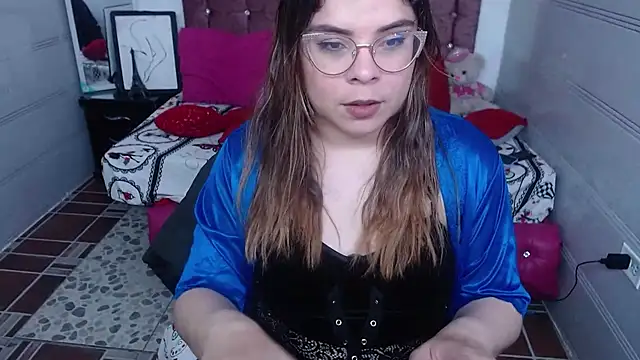 Snapshot of EmmaCoxx chatting on February 13, 3:07 am EmmaCoxx online show from February 13, 3:07 am