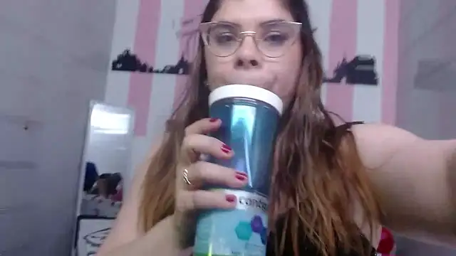 Snapshot of EmmaCoxx chatting on February 13, 7:35 am EmmaCoxx online show from February 13, 7:35 am