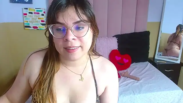 Snapshot of EmmaCoxx chatting on February 24, 3:12 am EmmaCoxx online show from February 24, 3:12 am