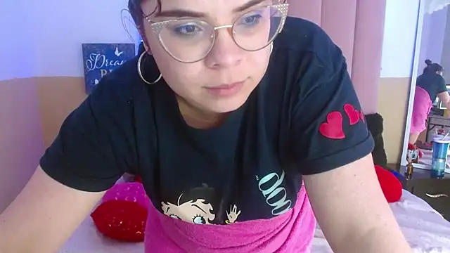 Snapshot of EmmaCoxx chatting on March 13, 7:20 am EmmaCoxx online show from March 13, 7:20 am