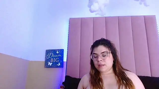 Snapshot of EmmaCoxx chatting on March 19, 8:55 am EmmaCoxx online show from March 19, 8:55 am