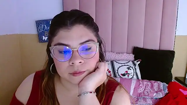 Snapshot of EmmaCoxx chatting on March 23, 3:21 am EmmaCoxx online show from March 23, 3:21 am