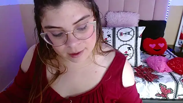 Snapshot of EmmaCoxx chatting on March 23, 8:04 am EmmaCoxx online show from March 23, 8:04 am