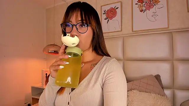 Aily Yozuko online show from October 6, 2:42 am