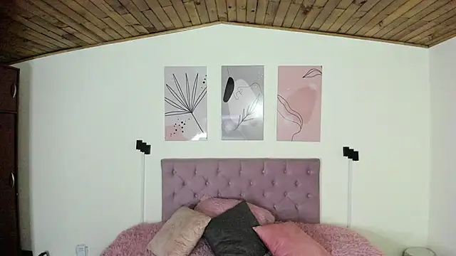 GENNESIS LOVE online show from February 11, 2:46 am