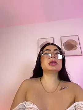 Mia 222 online show from May 8, 11:04 am