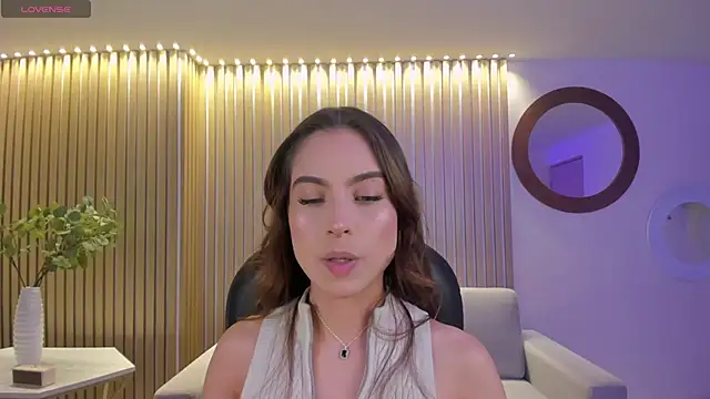 Snapshot of MarianneLane chatting on December 20, 9:50 pm MarianneLane online show from December 20, 9:50 pm