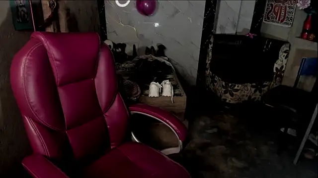 Snapshot of tattys_sexy chatting on October 17, 4:37 am tattys sexy online show from October 17, 4:37 am