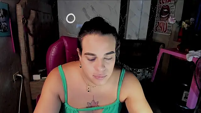 Snapshot of tattys_sexy chatting on November 8, 2:12 am tattys sexy online show from November 8, 2:12 am