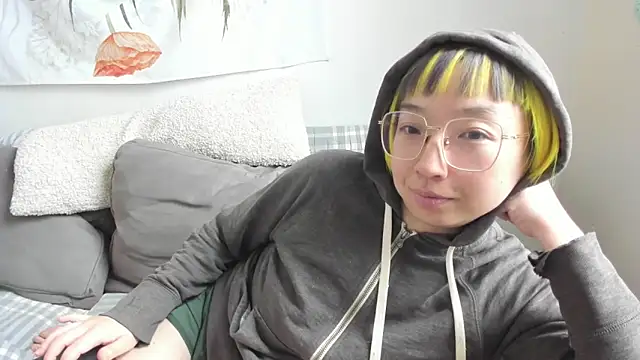 Snapshot of luxgray chatting on February 15, 6:59 pm luxgray online show from February 15, 6:59 pm