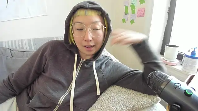 Snapshot of luxgray chatting on March 29, 4:18 pm luxgray online show from March 29, 4:18 pm