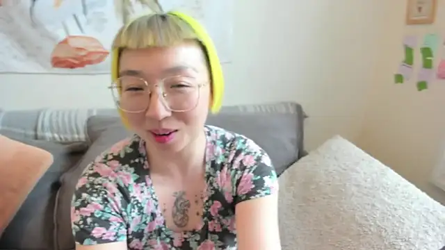 Snapshot of luxgray chatting on March 31, 8:42 pm luxgray online show from March 31, 8:42 pm