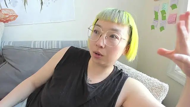 Snapshot of luxgray chatting on April 10, 6:45 pm luxgray online show from April 10, 6:45 pm