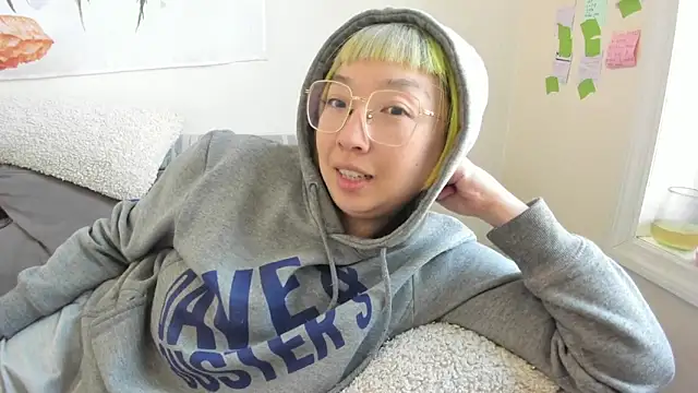 Snapshot of luxgray chatting on April 11, 6:45 pm luxgray online show from April 11, 6:45 pm