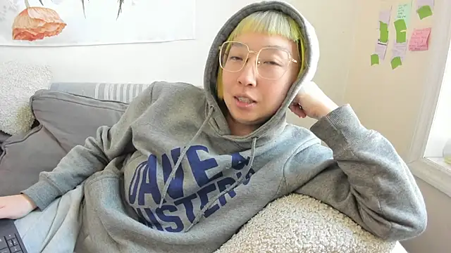 Snapshot of luxgray chatting on April 12, 5:18 pm luxgray online show from April 12, 5:18 pm