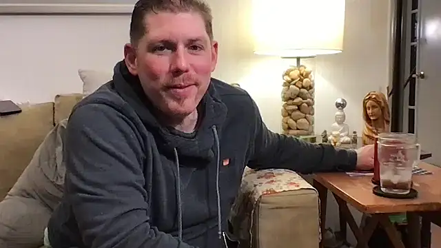 Snapshot of Rock_Pierce chatting on October 28, 11:40 pm Rock Pierce online show from October 28, 11:40 pm