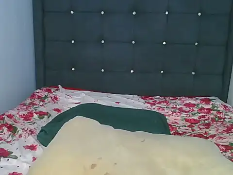 Snapshot of sandra_sauvage chatting on March 15, 12:55 pm sandra sauvage online show from March 15, 12:55 pm