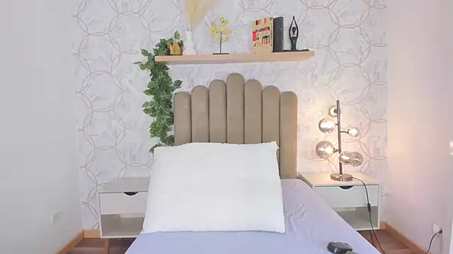 Snapshot of Roma__love chatting on October 8, 11:52 am Roma love online show from October 8, 11:52 am