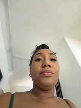 Snapshot of NaiomyLanes chatting on March 5, 12:01 pm NaiomyLanes online show from March 5, 12:01 pm