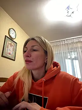 Snapshot of Your_Dayana chatting on December 4, 8:23 am Your Dayana online show from December 4, 8:23 am