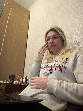 Snapshot of Your_Dayana chatting on December 6, 6:59 am Your Dayana online show from December 6, 6:59 am