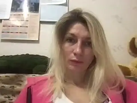 Snapshot of Your_Dayana chatting on December 8, 9:02 am Your Dayana online show from December 8, 9:02 am